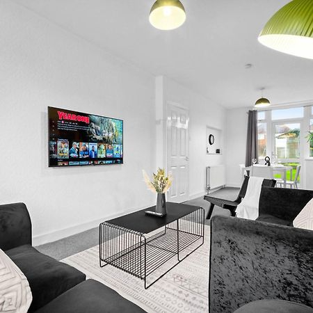 Stylish 3 Bedroom House - Parking - Garden - Great Barr - Netflix - Top Rated -121J เบอร์มิงแฮม ภายนอก รูปภาพ